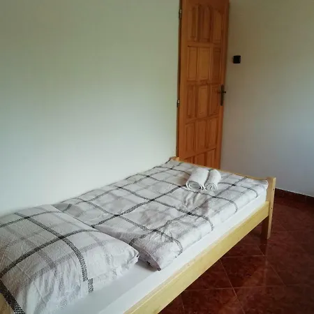 Privat Cerenica Homestay *